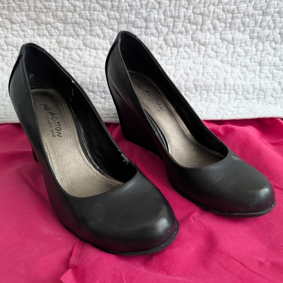 Kenneth Cole Reaction Black Wedges - Picture 1 of 5